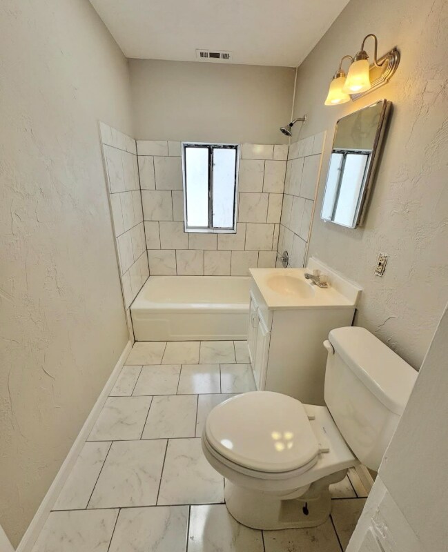 Building Photo - 404 N Walnut St