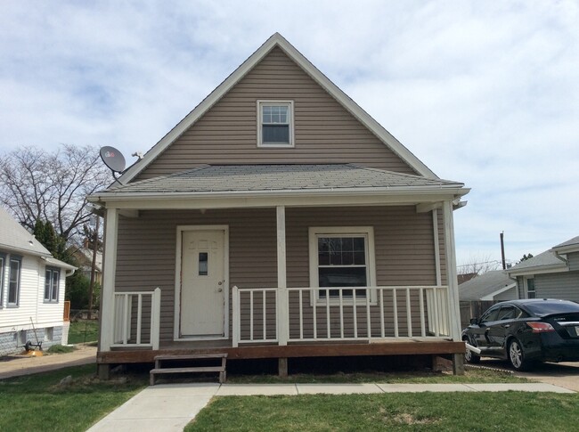 Building Photo - Awesome Three Bedroom -- Great South Omaha...