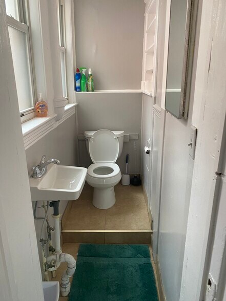 Bathroom - 2133 Murray Hill Rd