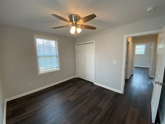Building Photo - Great Location-2 Bedroom Duplex Now Availa...