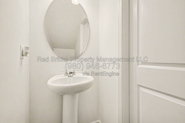 Building Photo - 13027 Rover St