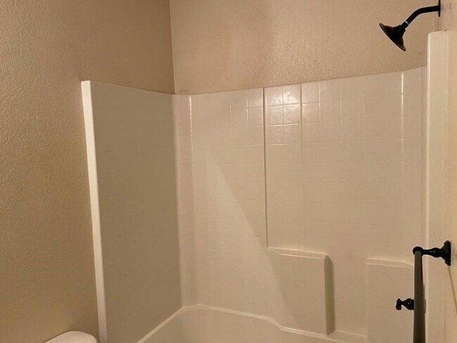 Building Photo - 504 Karey Dr