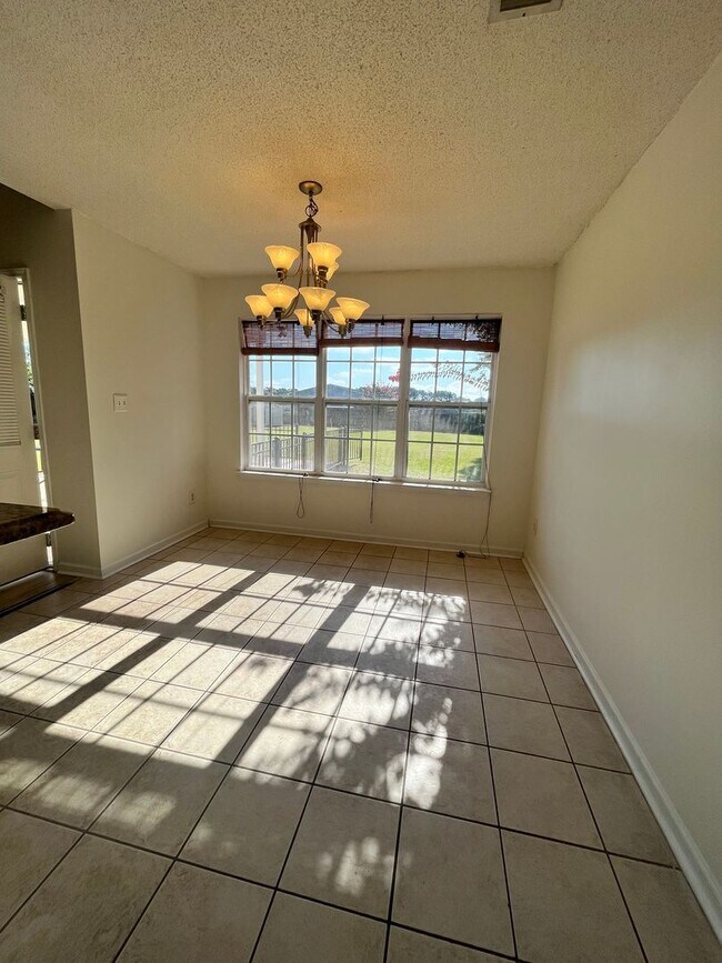 Building Photo - 715 Sark Dr