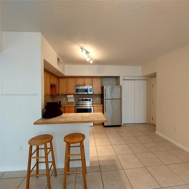 Building Photo - 2630 SW 28th St