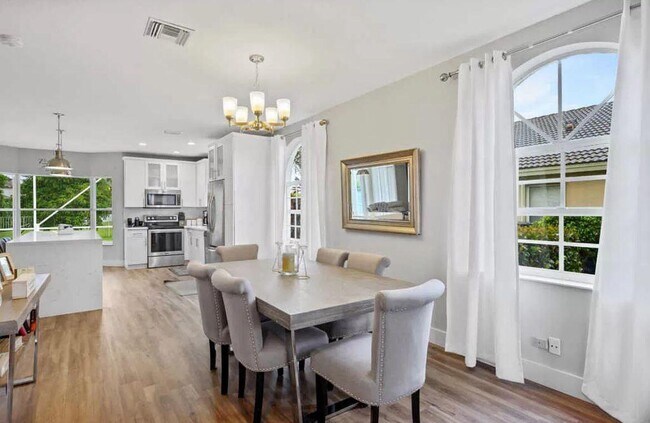 Building Photo - 11185 Grandview Mnr