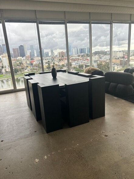 Building Photo - 2404 Wilshire Blvd