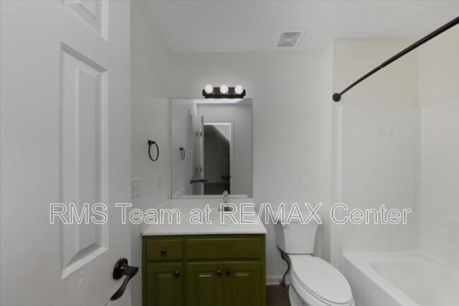 Building Photo - 2515 Lakeview Trail