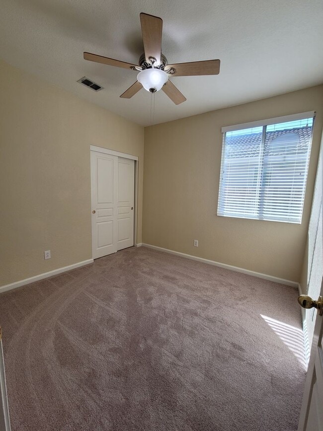 Building Photo - AVAILABLE NOW!!!