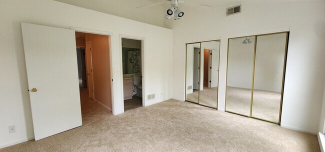 Building Photo - 621 Woodhaven Dr