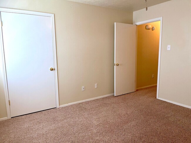 Building Photo - AUG 2026 PRE-LEASE!  Spacious 2 Bedroom Condo