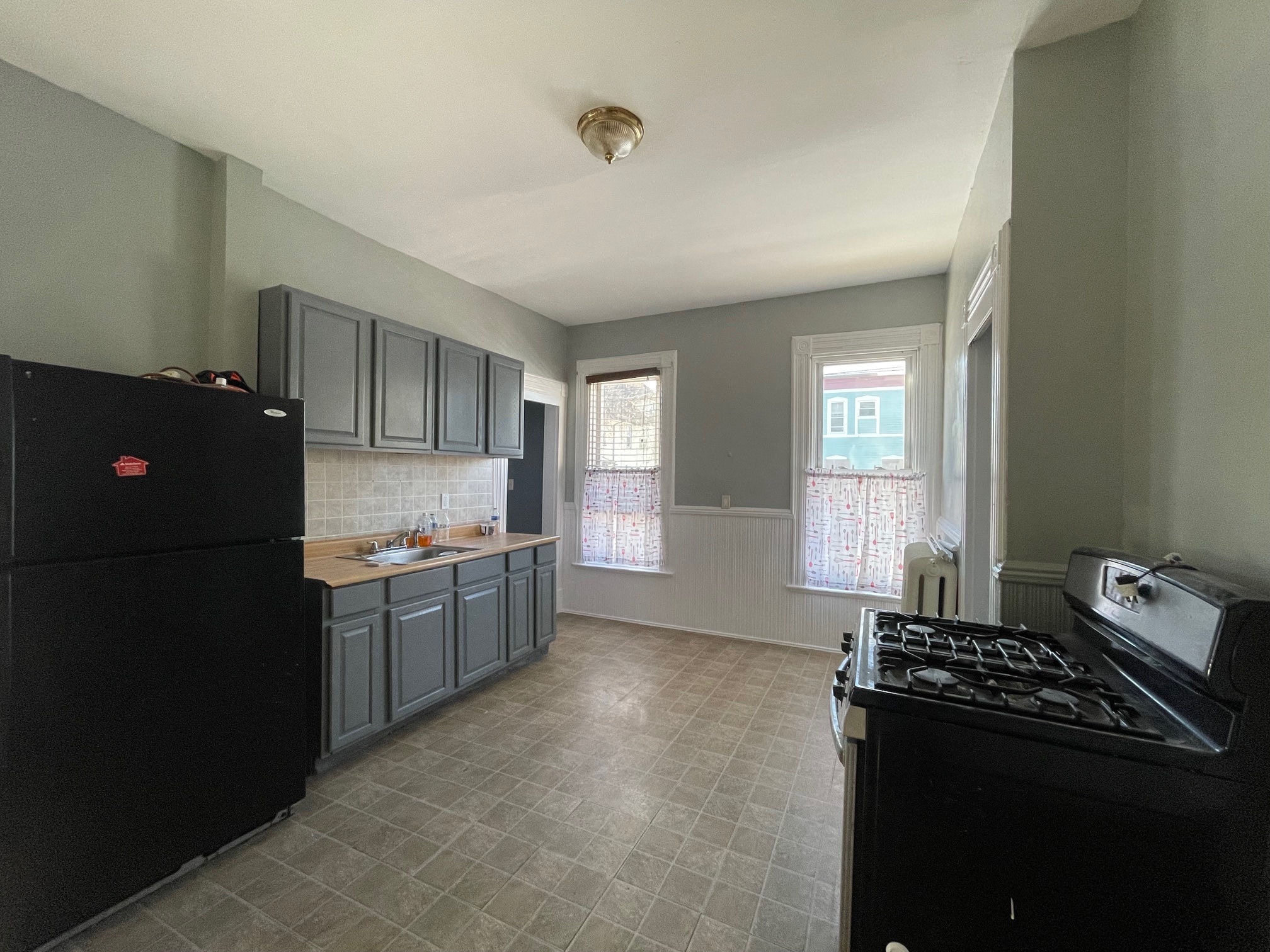 Kitchen - New Modern Appliances Have Been Installed - 565 Orchard St