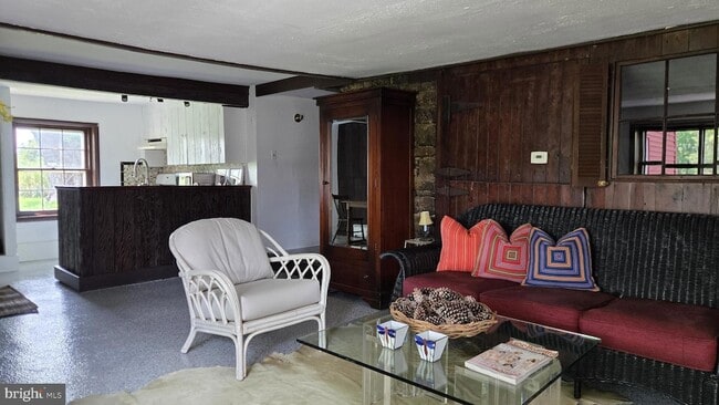 Building Photo - 253 E Dark Hollow Rd