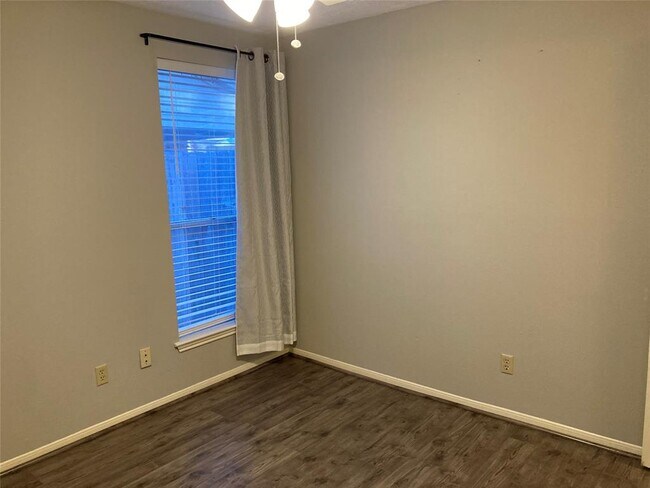 Building Photo - 2734 Colony Dr