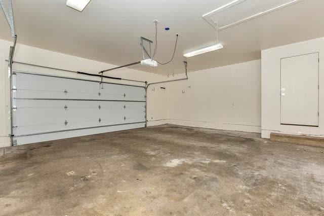 Building Photo - 5946 Desco Dr