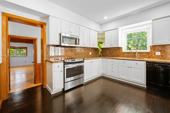 Building Photo - 4114 Santa Maria St