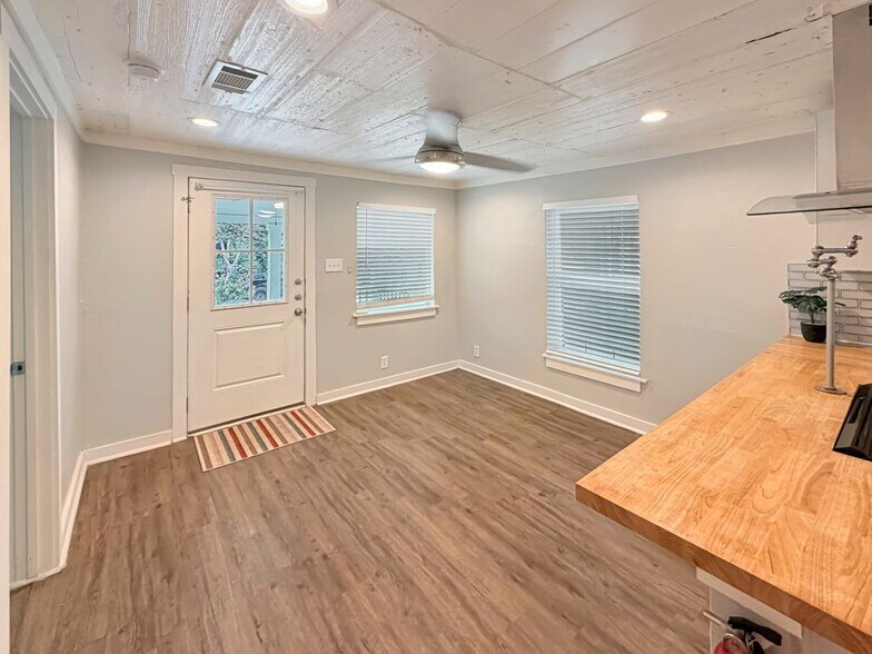 Building Photo - 431 N Gravel St
