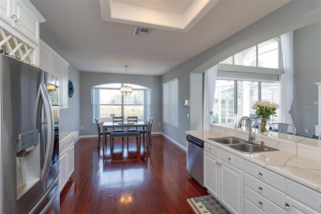 Building Photo - 1703 Golfview Dr