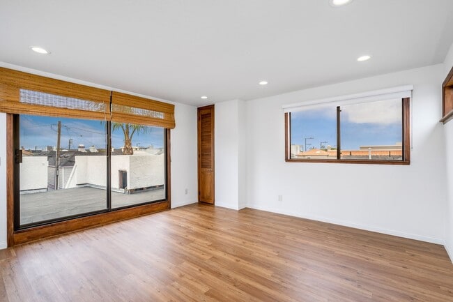 Building Photo - Modern Elegance Meets Ocean Breezes – Full...