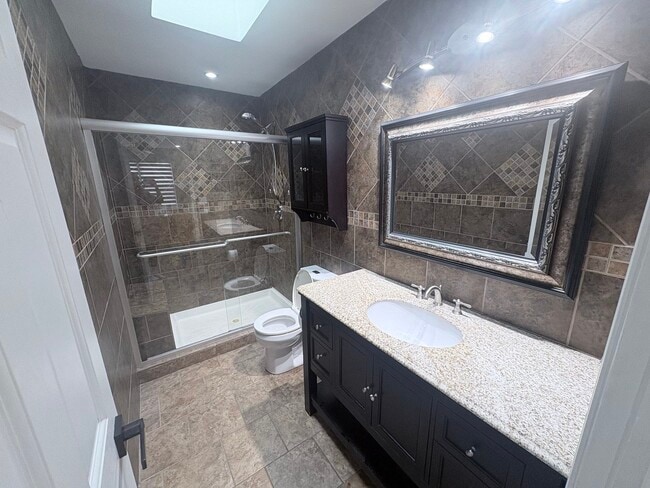 Building Photo - 1004 Longford Rd