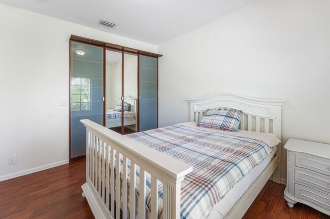 Building Photo - 20 S Lakeshore Dr