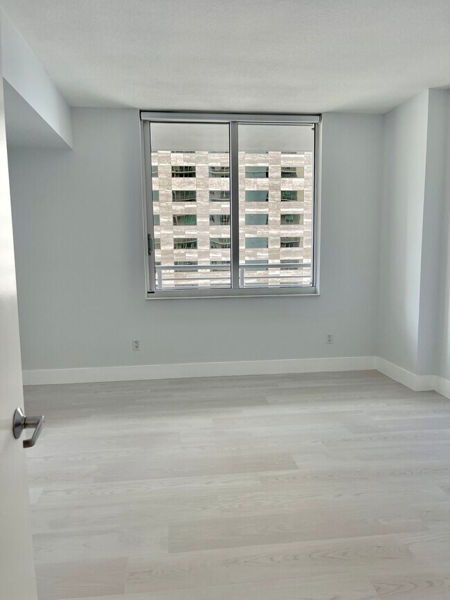 Building Photo - 335 S Biscayne Blvd