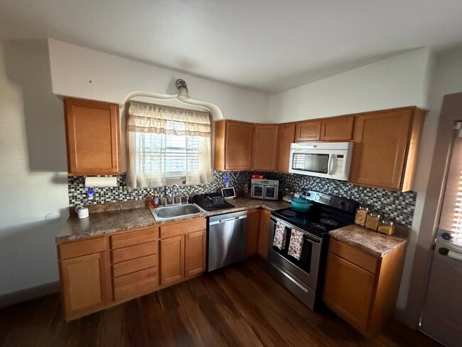 Building Photo - 1707 N Charles St