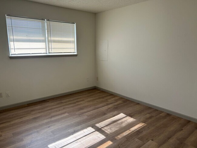 Building Photo - * * * $250 Move-in Special * * * Charming 2-Bedroom / 2-Bathroom Home! * * * $250 Move-in Special...