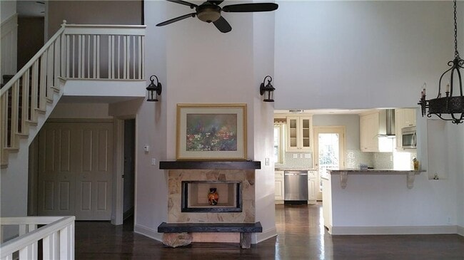 Primary Photo - 550 Deering Rd NW