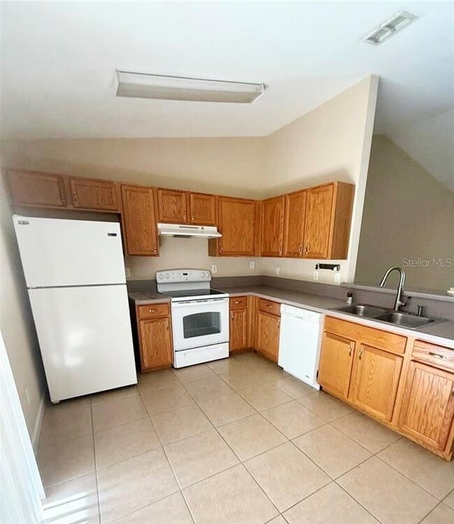 Building Photo - 15 Columbia Ln