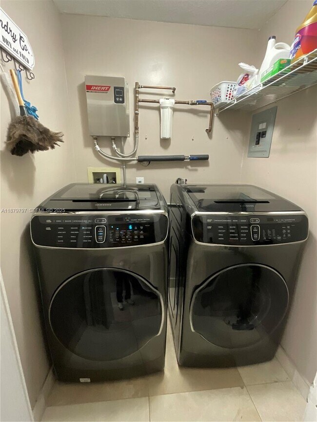 Building Photo - 9710 SW 13th St