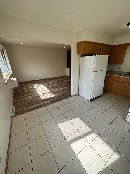 Building Photo - 214 S River St