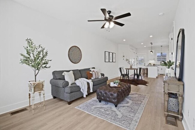 Building Photo - 41 W High St