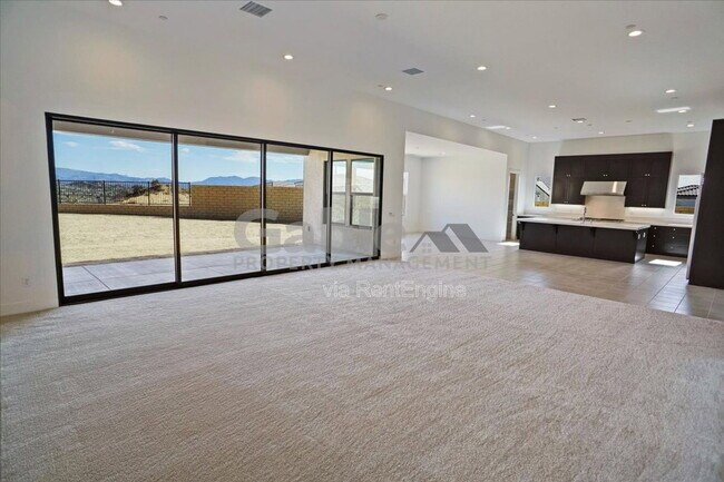 Building Photo - 30000 N Camino los Robles
