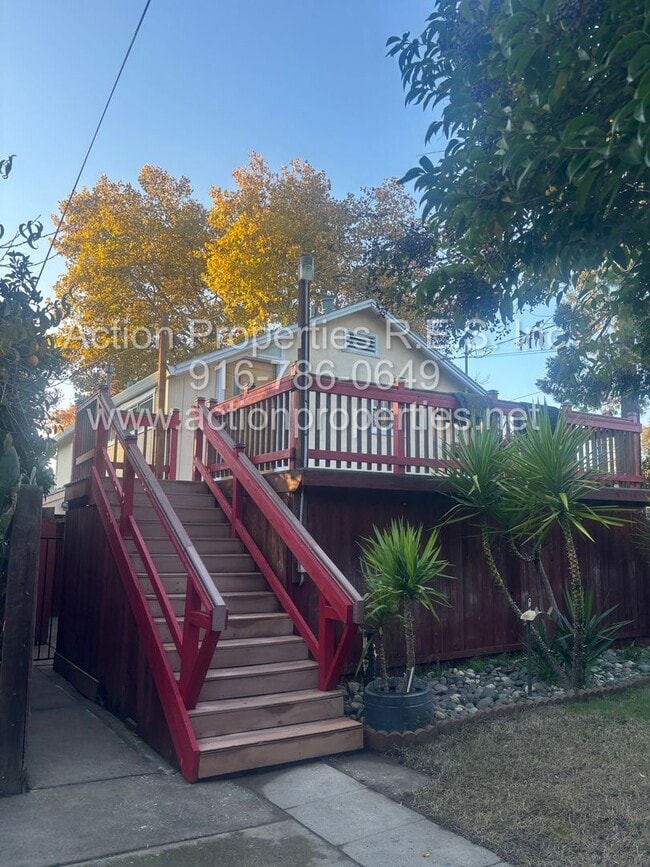 Building Photo - Central Roseville, 1 Bed, 1 Ba, Wall Air, Large Living Room, Bedroom Downstairs, Large Deck great...