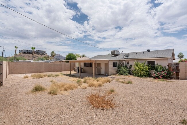 Building Photo - Central Phoenix Rental