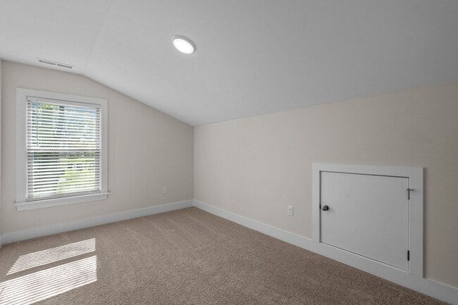 Building Photo - Modern amenities meet Cozy charm!  3 Bedro...