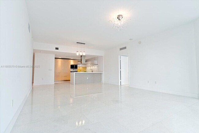 Building Photo - 17301 Biscayne Blvd