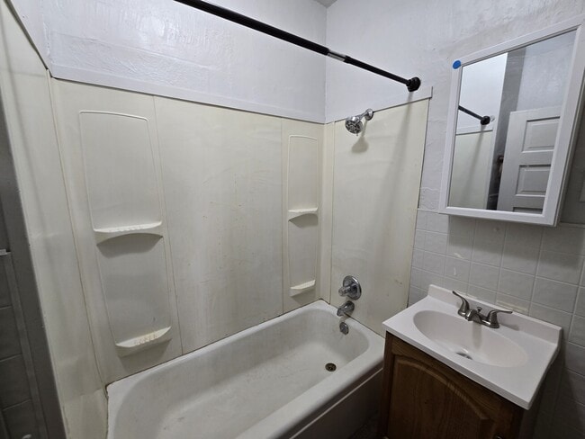 Building Photo - 307 Riehl St