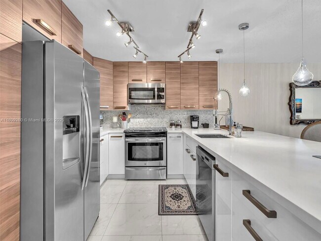 Building Photo - 1865 S Ocean Dr