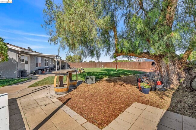 Building Photo - 59 Old Stagecoach Rd