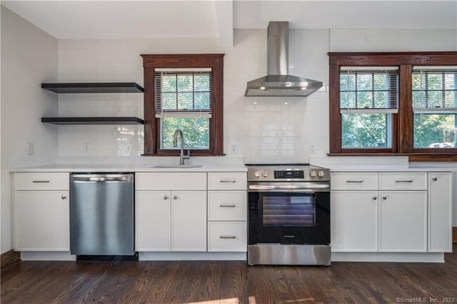 Building Photo - 18 Graves Ave