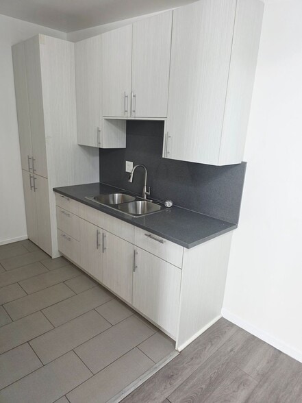 Building Photo - 124 N Brighton St