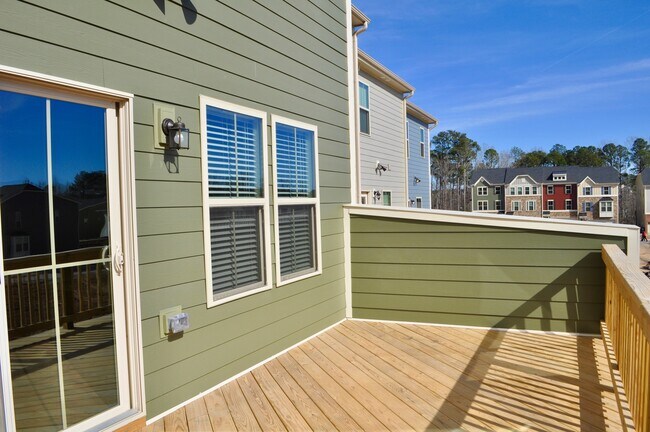 Building Photo - Beaver Creek Commons 3 Bed | 3.5 Bath Town...