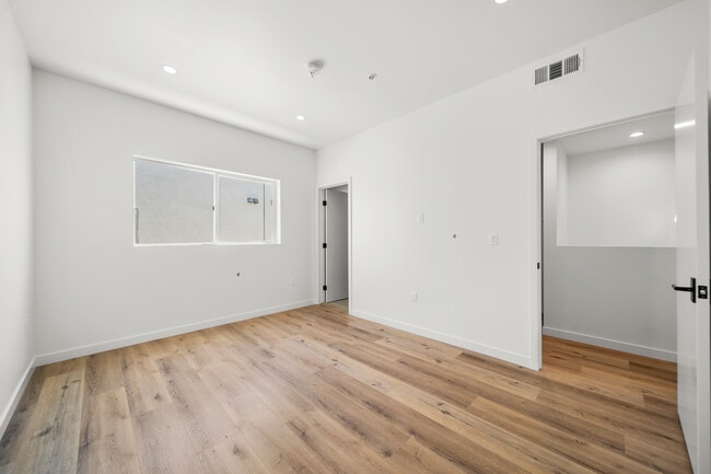 Building Photo - 6049 Craner Ave