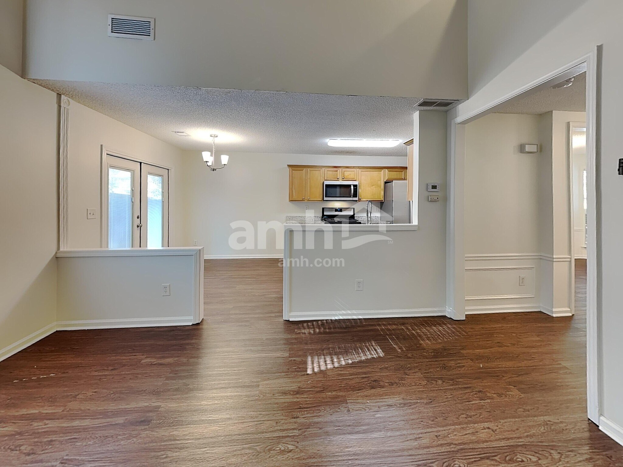 Building Photo - 582 Lullingstone Dr SE