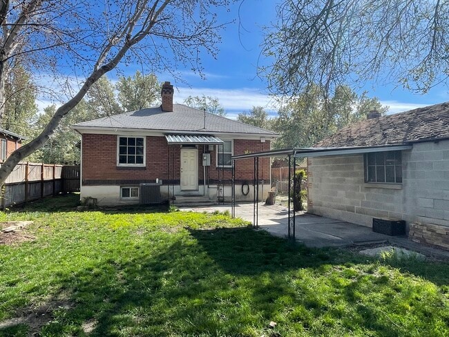 Building Photo - 128 W Paxton Avenue