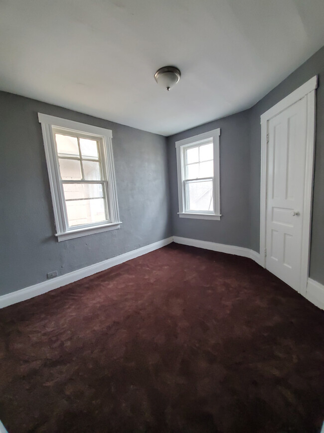 Building Photo - 4 Fuller Place