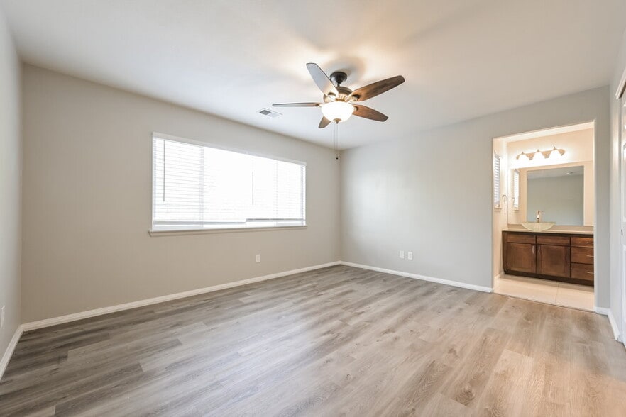 Building Photo - 5065 Pelican St