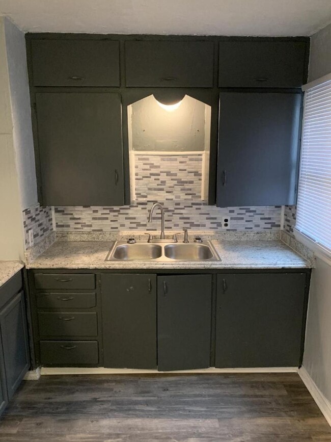 Building Photo - 512 Morrison Ave