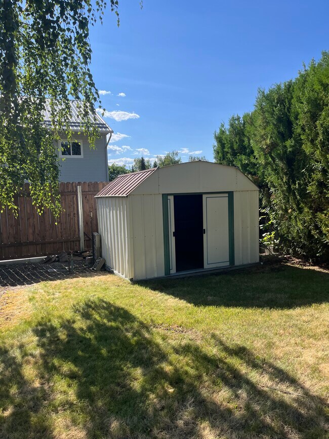Garden shed - 1137 Tedford St SE